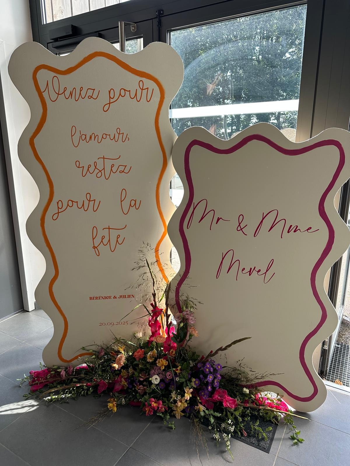 Panneaux de bienvenue fleuris pour un mariage